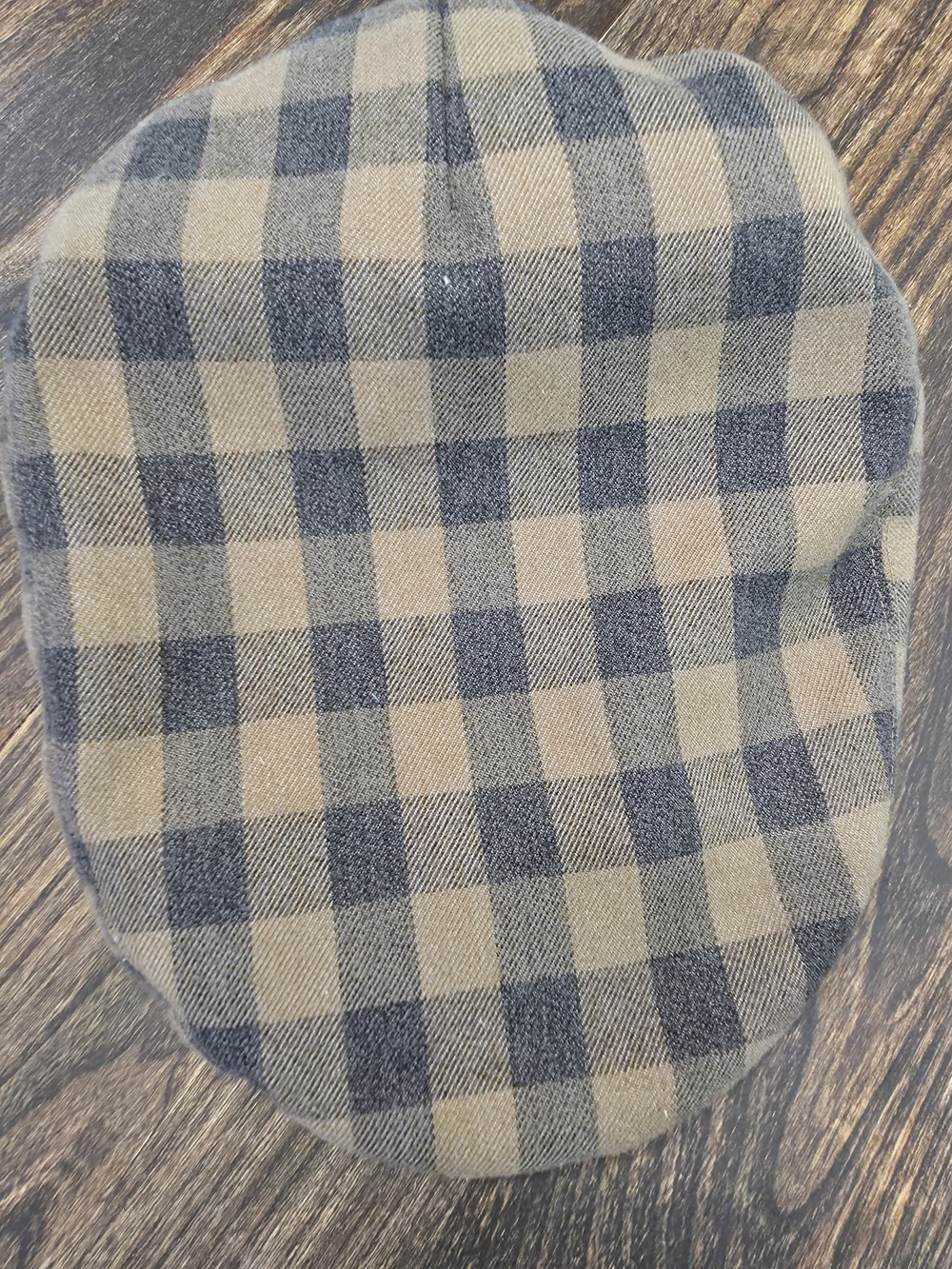 Men's Checked Flat Cap in Beige and Navy